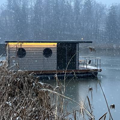 Housboat Eisvogel im Winter